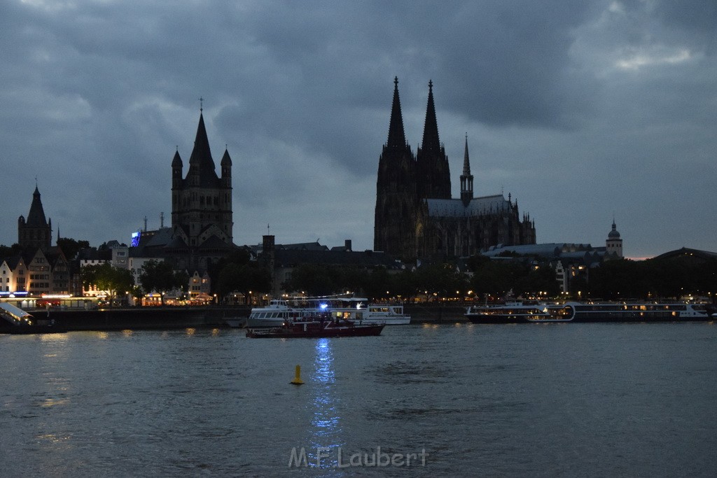 Hilfe Schiff Koeln Hoehe Kranhaeuser Schiff Rich Hafen Koeln Muelheim P15.JPG - Miklos Laubert